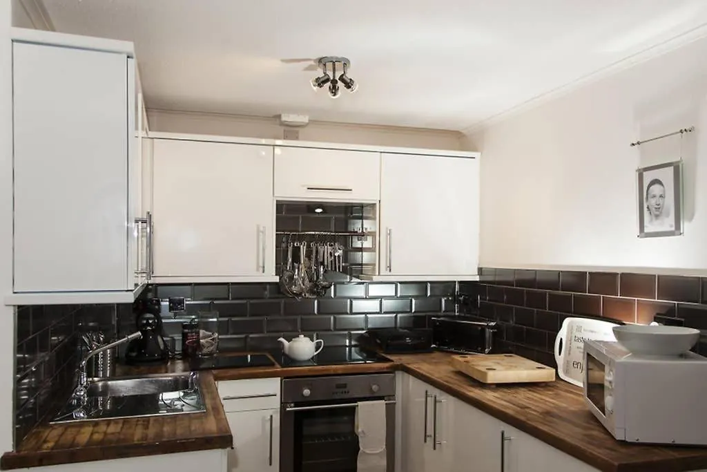 2 Bedroom Apartment With Park View Edinburgh