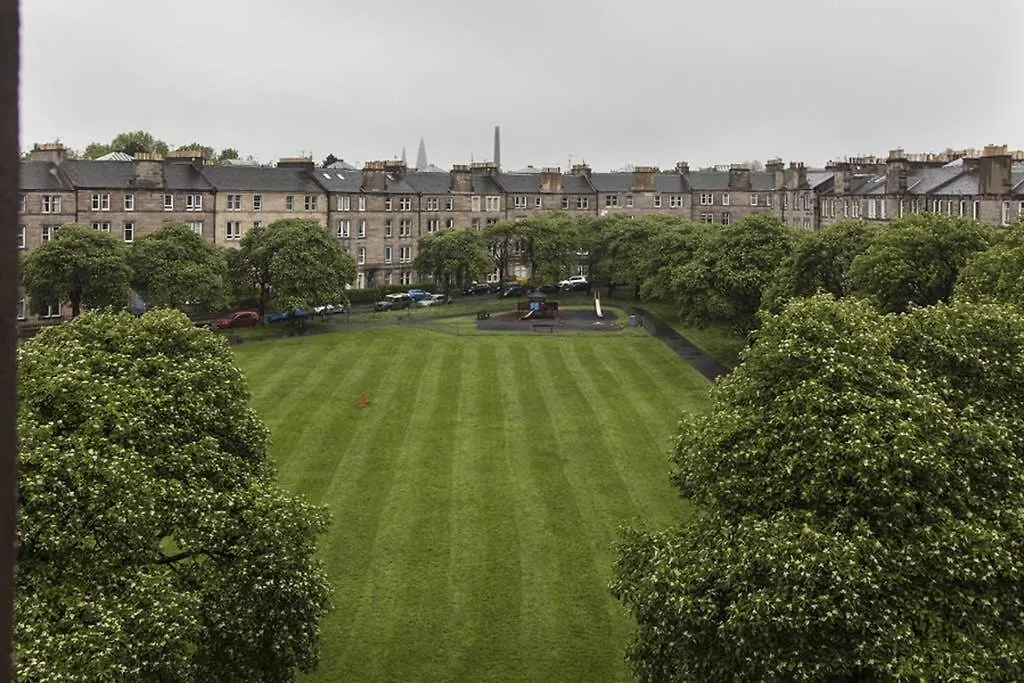 2 Bedroom Apartment With Park View Edinburgh