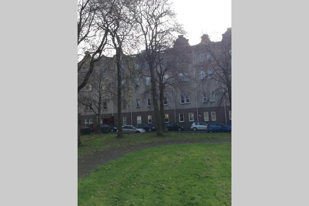 2 Bedroom Apartment With Park View Edinburgh