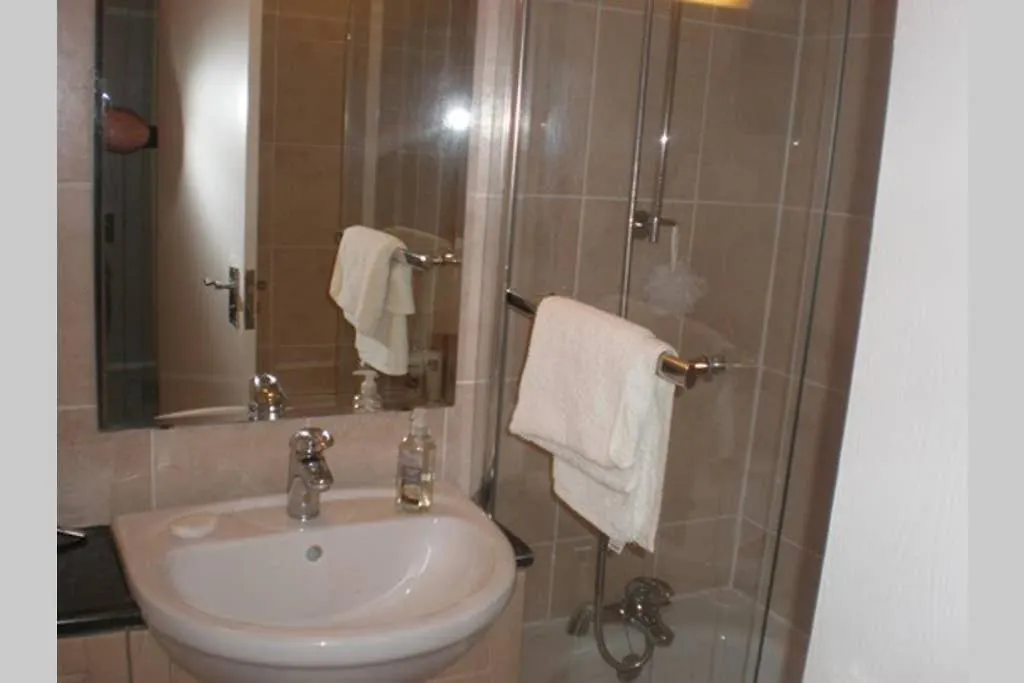 2 Bedroom Apartment With Park View Edinburgh