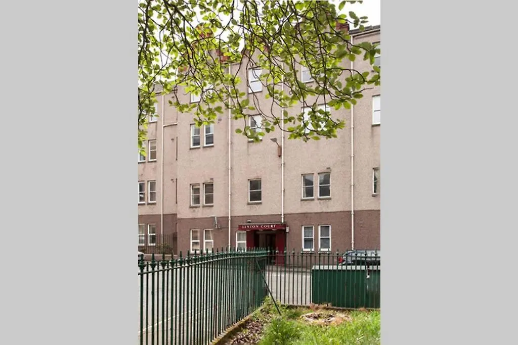2 Bedroom Apartment With Park View Edinburgh