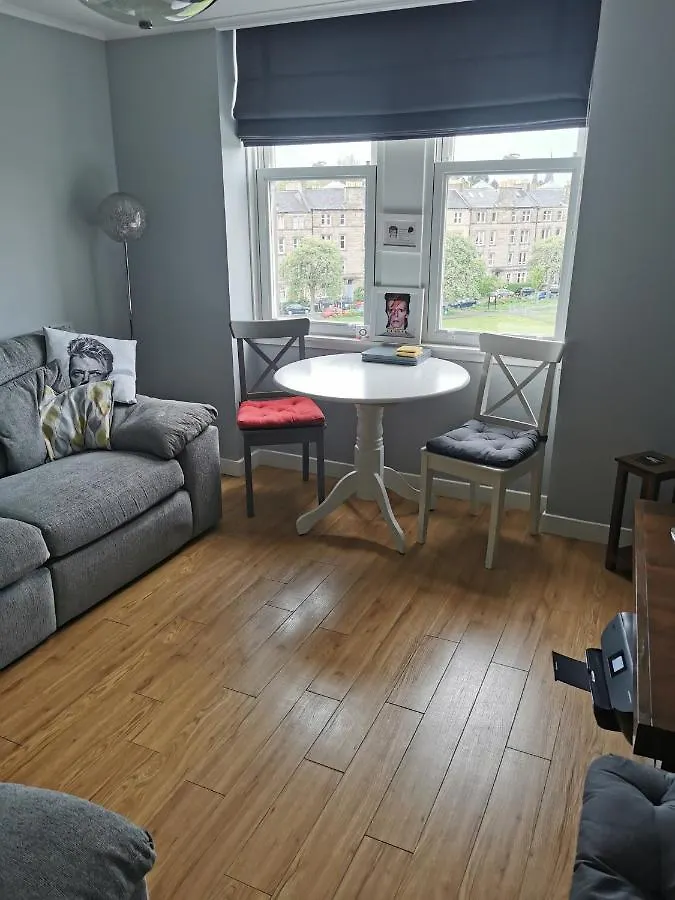 2 Bedroom Apartment With Park View Edinburgh